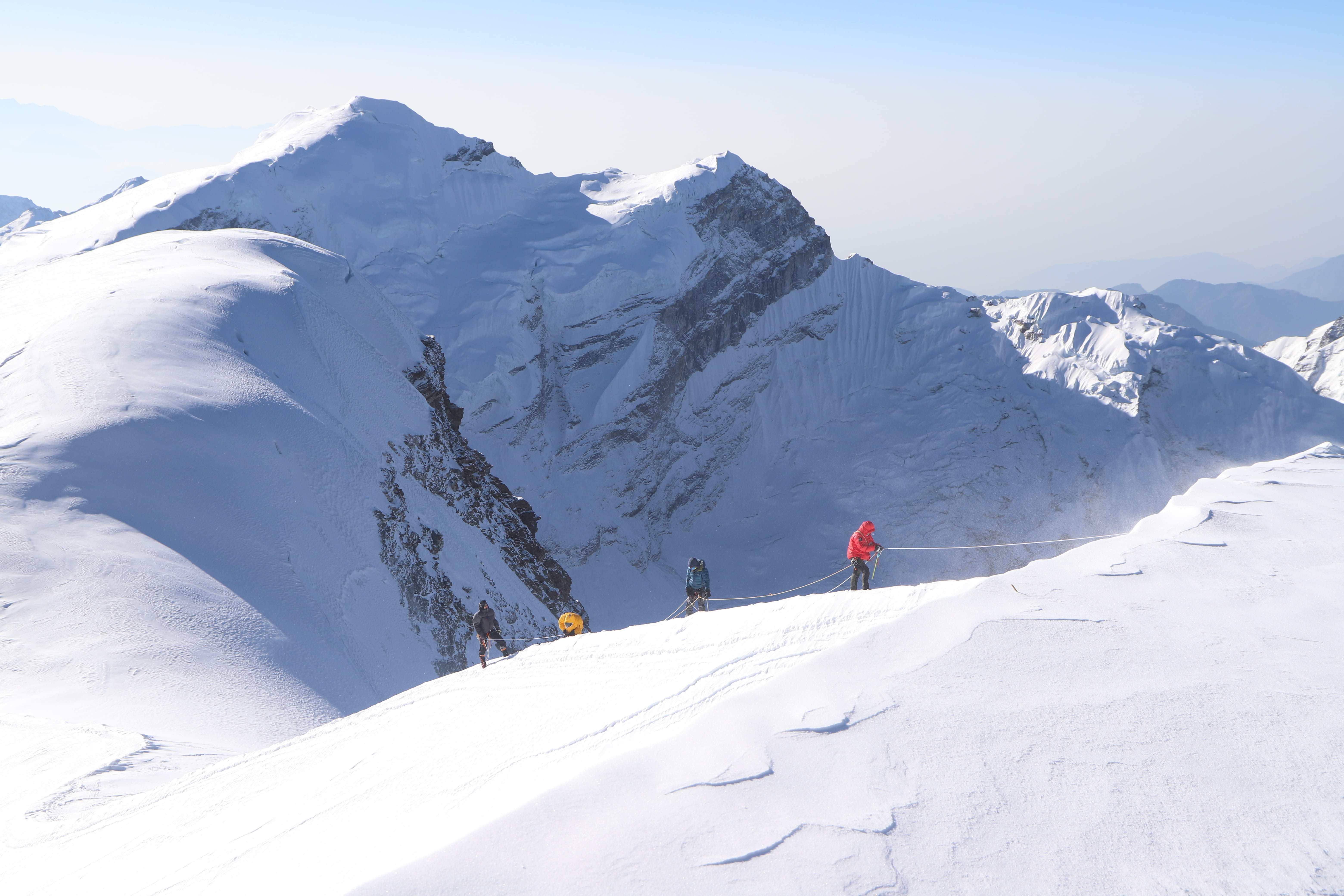 Island Peak vs Mera Peak vs Lobuche East: Which 6000m summit is Right for you?