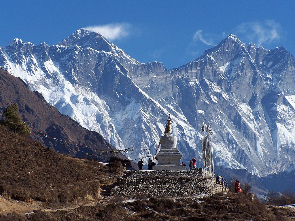 Fly to Lukla (2,860m) – Trek to Paiya (2,730m)
