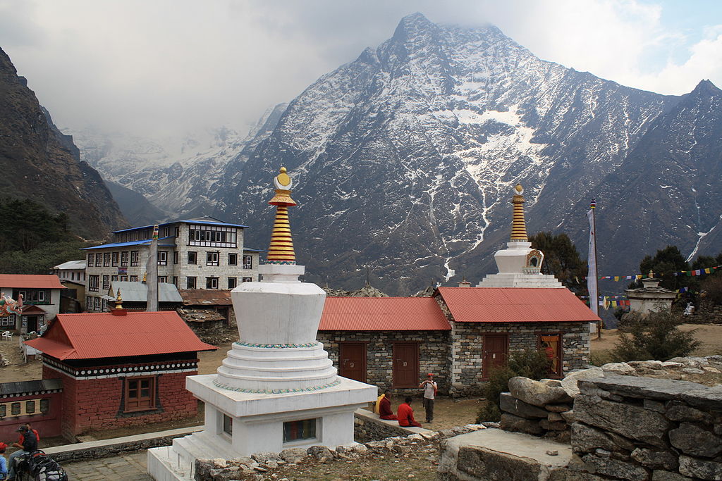 Trek from Tengboche to Monjo (2,800m, 7 hrs)