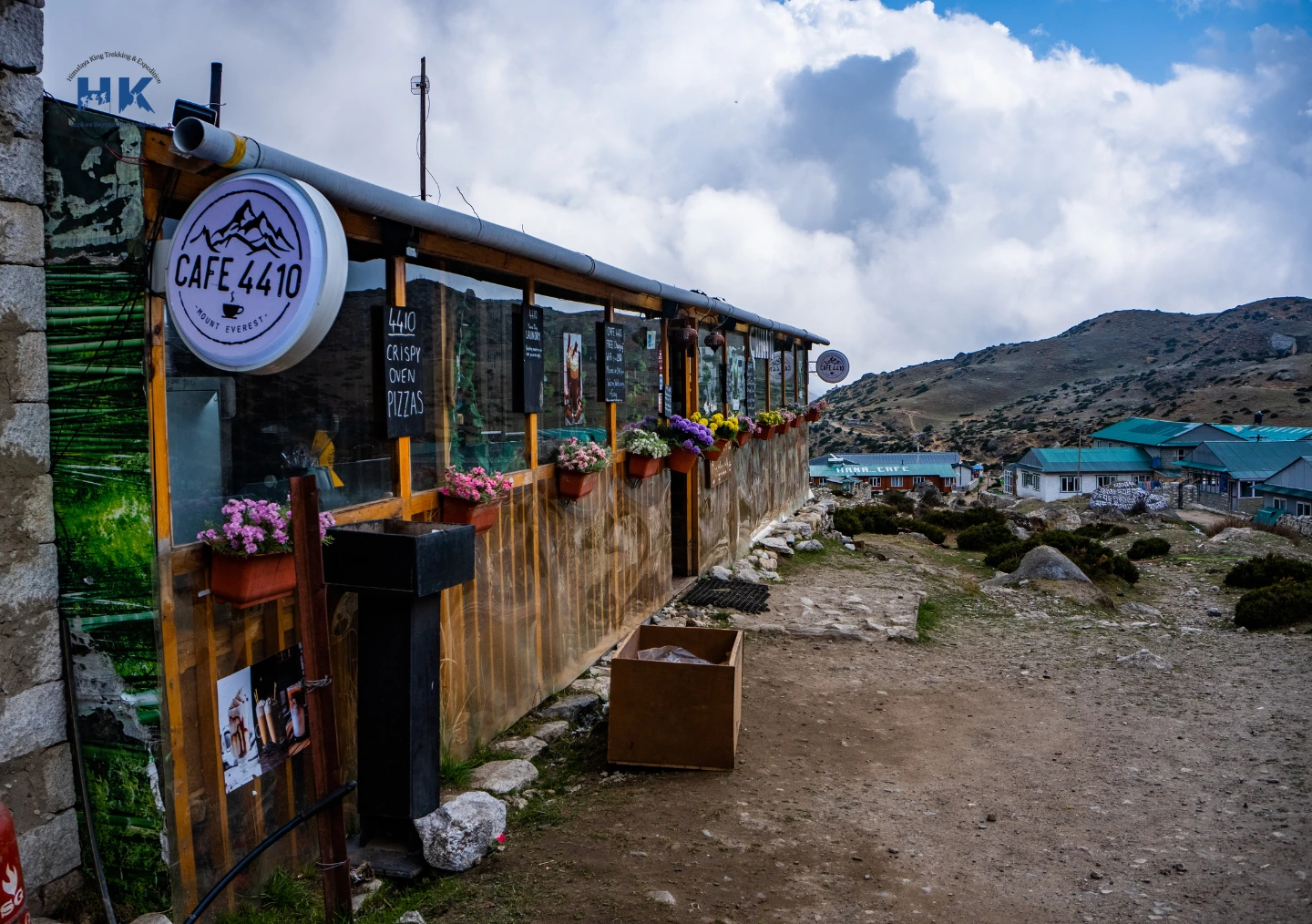 cafe-in-luxury-ebc-trek
